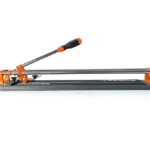 Cortador de Piso Profissional Bumax PRO 60 apresenta design robusto e alta precisão, ideal para cortes em cerâmica e porcelanato, garantindo eficiência em obras.